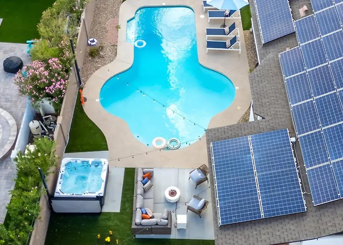 Holiday home Nights - Pool Hot Tub Put Put Foosball Glendale