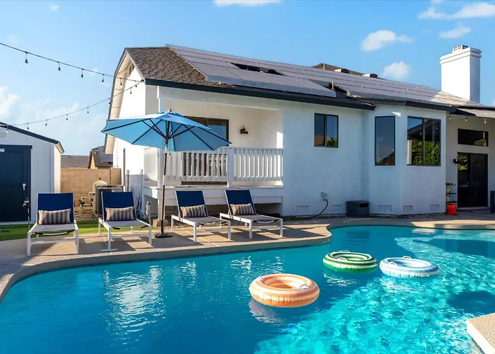 Nights - Pool Hot Tub Put Put Foosball Holiday home