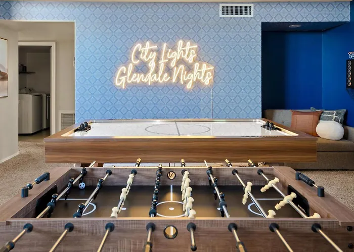Nights - Pool Hot Tub Put Put Foosball Holiday home Glendale